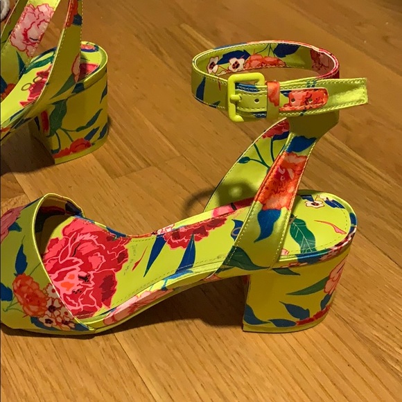 Satin Green heels - Picture 2 of 3